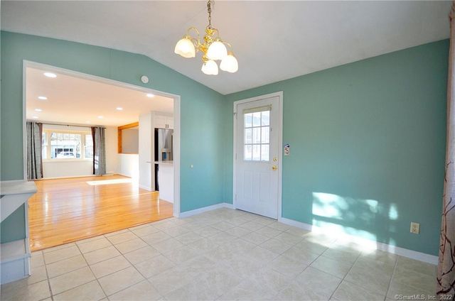 44 Simsbury Manor Drive, Simsbury, CT 06089