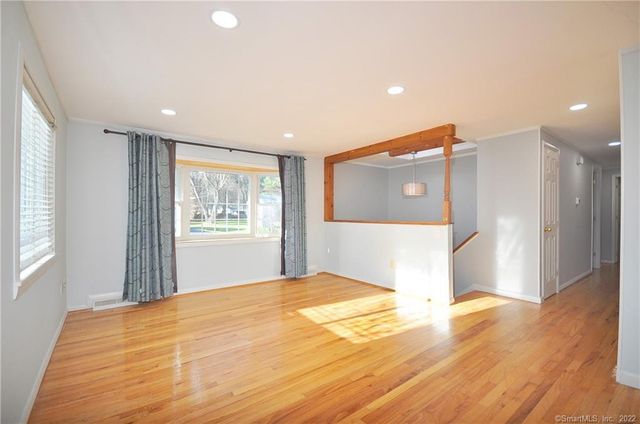 44 Simsbury Manor Drive, Simsbury, CT 06089