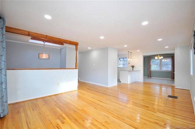 44 Simsbury Manor Drive, Simsbury, CT 06089