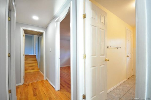 44 Simsbury Manor Drive, Simsbury, CT 06089