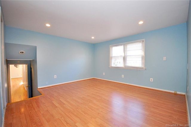 44 Simsbury Manor Drive, Simsbury, CT 06089