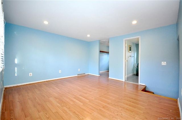 44 Simsbury Manor Drive, Simsbury, CT 06089