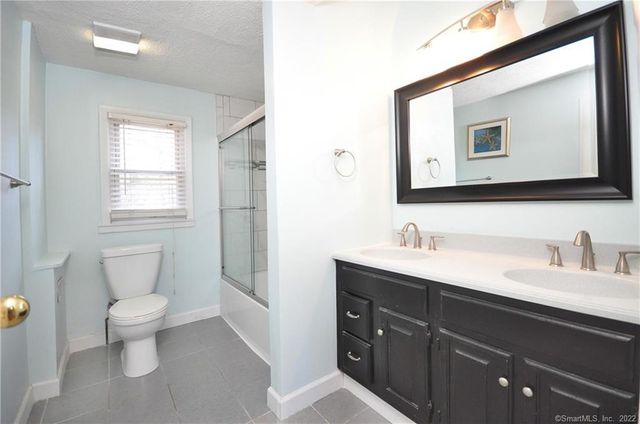 44 Simsbury Manor Drive, Simsbury, CT 06089