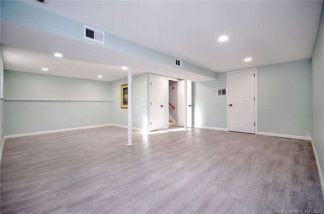 44 Simsbury Manor Drive, Simsbury, CT 06089