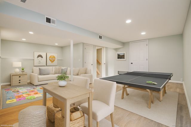 44 Simsbury Manor Drive, Simsbury, CT 06089