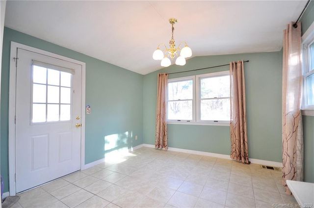 44 Simsbury Manor Drive, Simsbury, CT 06089