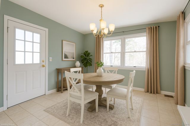 44 Simsbury Manor Drive, Simsbury, CT 06089