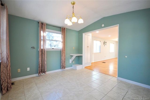 44 Simsbury Manor Drive, Simsbury, CT 06089