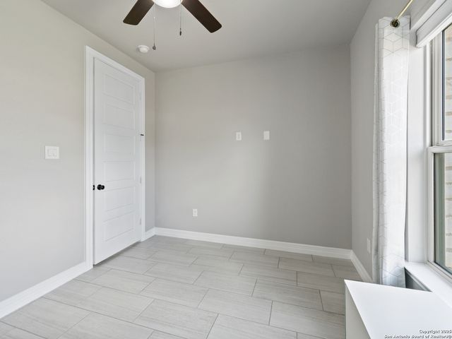 132 medium meadow, Lytle, TX 78052