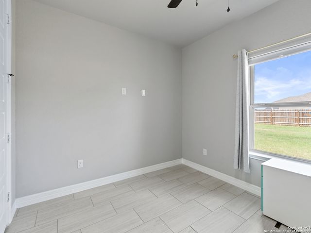 132 medium meadow, Lytle, TX 78052