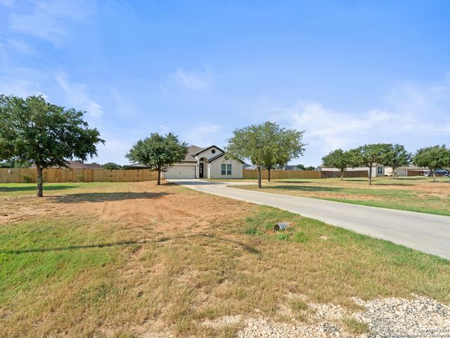132 medium meadow, Lytle, TX 78052