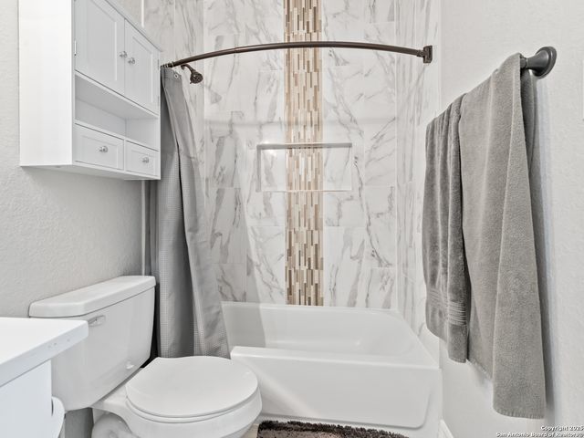 132 medium meadow, Lytle, TX 78052