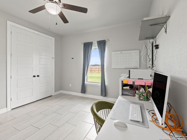 132 medium meadow, Lytle, TX 78052