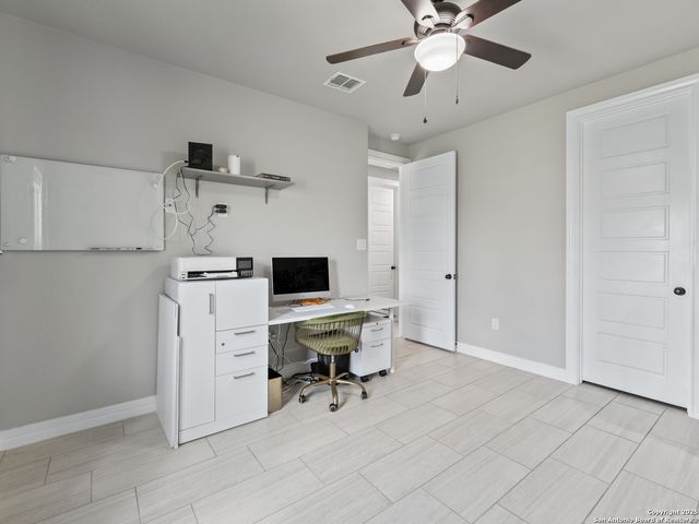 132 medium meadow, Lytle, TX 78052