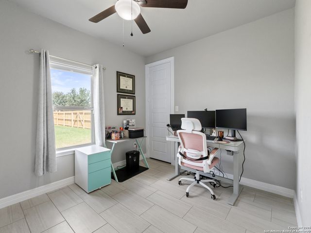 132 medium meadow, Lytle, TX 78052