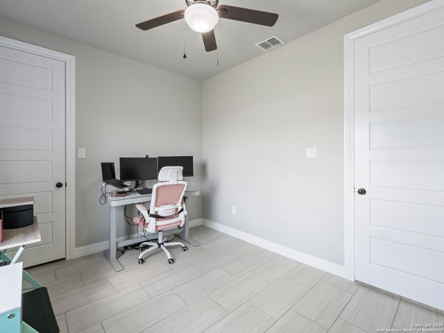 132 medium meadow, Lytle, TX 78052