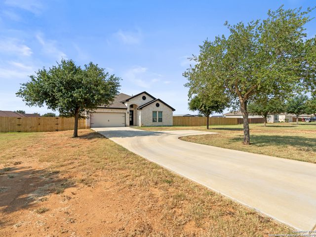 132 medium meadow, Lytle, TX 78052
