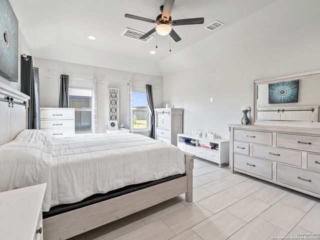 132 medium meadow, Lytle, TX 78052