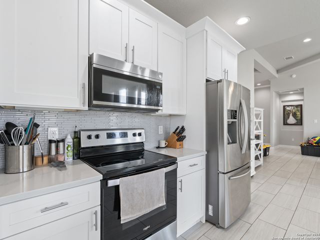 132 medium meadow, Lytle, TX 78052