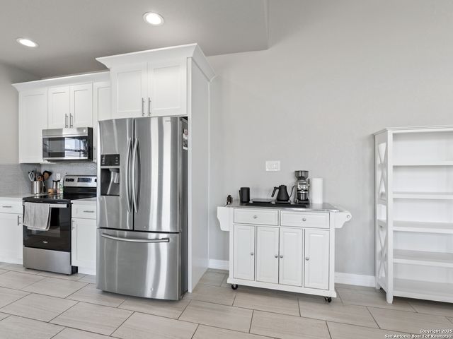 132 medium meadow, Lytle, TX 78052