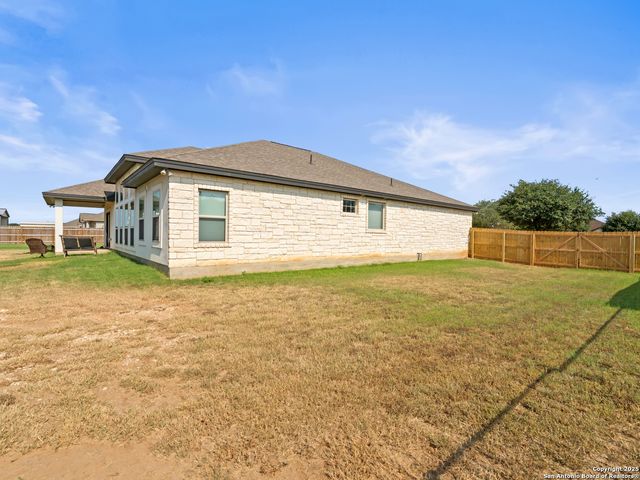 132 medium meadow, Lytle, TX 78052