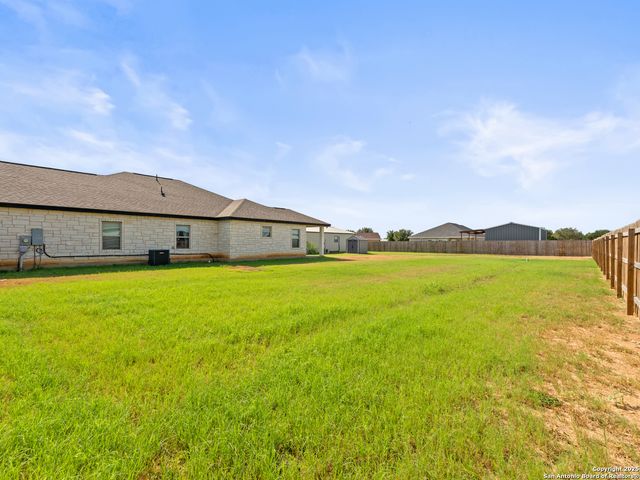 132 medium meadow, Lytle, TX 78052