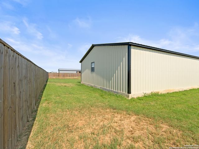132 medium meadow, Lytle, TX 78052