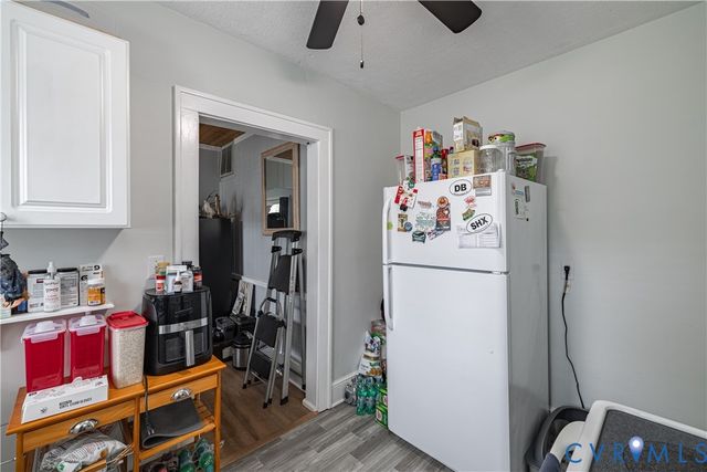 911 Floral Ave, Colonial Heights, VA 23834