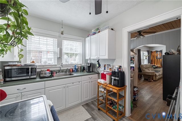 911 Floral Ave, Colonial Heights, VA 23834