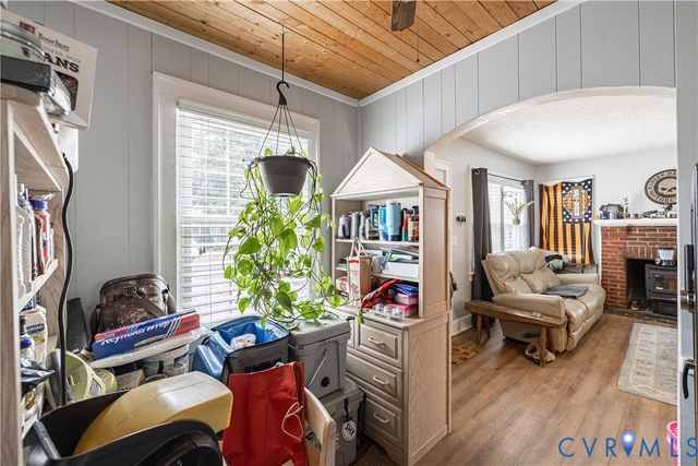 911 Floral Ave, Colonial Heights, VA 23834