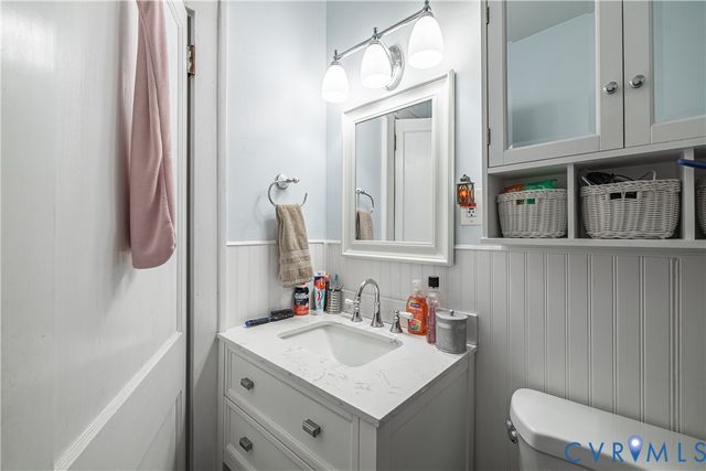 911 Floral Ave, Colonial Heights, VA 23834