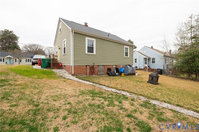 911 Floral Ave, Colonial Heights, VA 23834