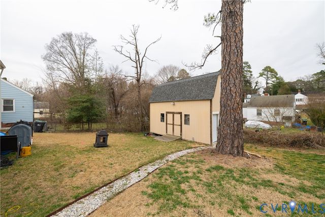 911 Floral Ave, Colonial Heights, VA 23834