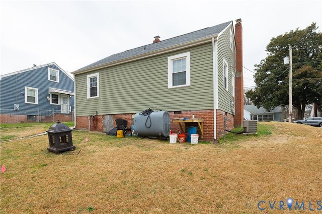 911 Floral Ave, Colonial Heights, VA 23834