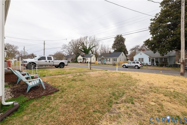 911 Floral Ave, Colonial Heights, VA 23834