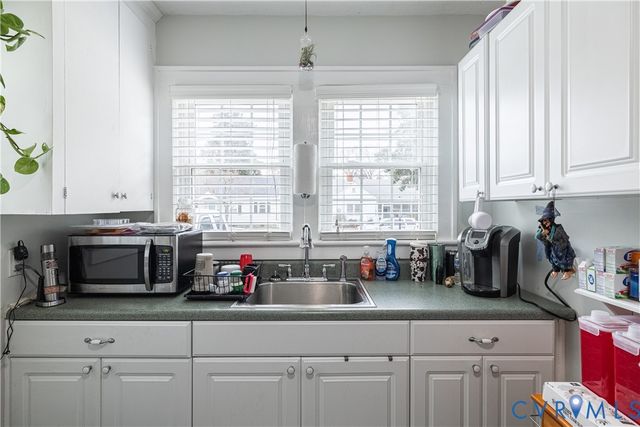 911 Floral Ave, Colonial Heights, VA 23834