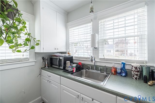 911 Floral Ave, Colonial Heights, VA 23834