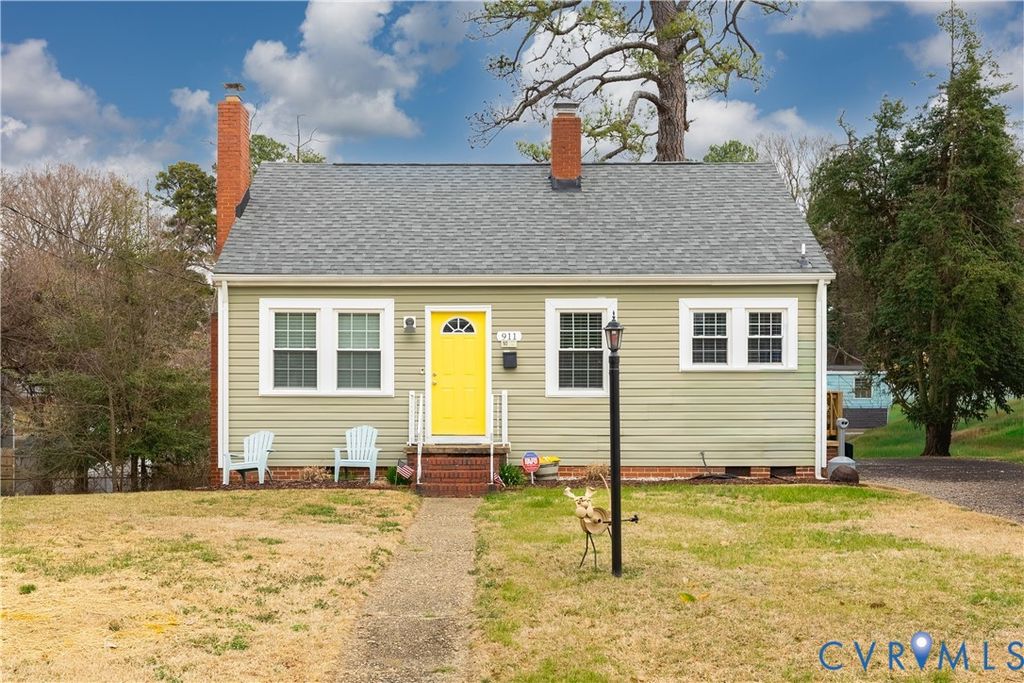 911 Floral Ave, Colonial Heights, VA 23834