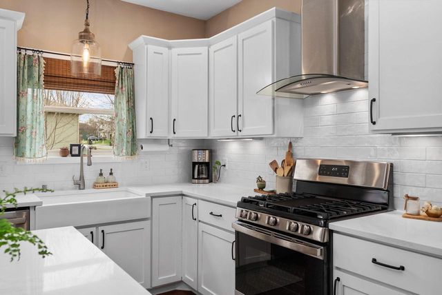 1 Matson Court, Mcfarland, WI 53558