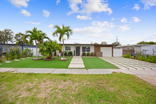 1895 Violet Avenue, West Palm Beach, FL 33415