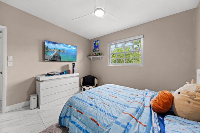 1895 Violet Avenue, West Palm Beach, FL 33415