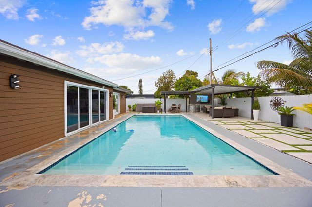 1895 Violet Avenue, West Palm Beach, FL 33415