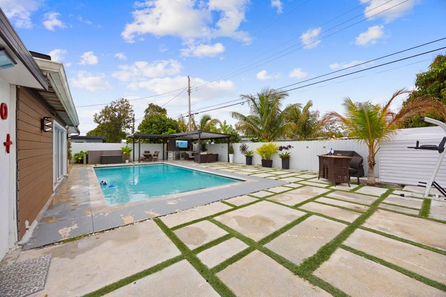 1895 Violet Avenue, West Palm Beach, FL 33415