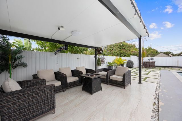 1895 Violet Avenue, West Palm Beach, FL 33415