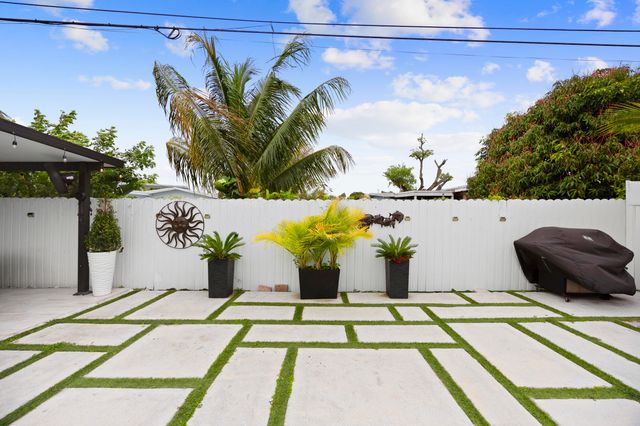 1895 Violet Avenue, West Palm Beach, FL 33415