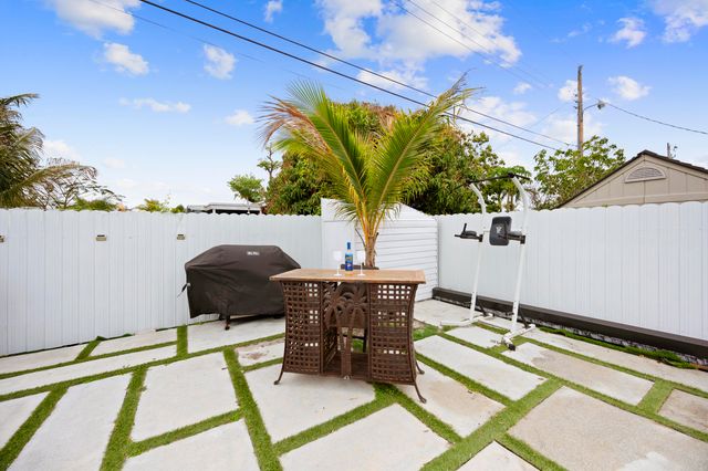 1895 Violet Avenue, West Palm Beach, FL 33415