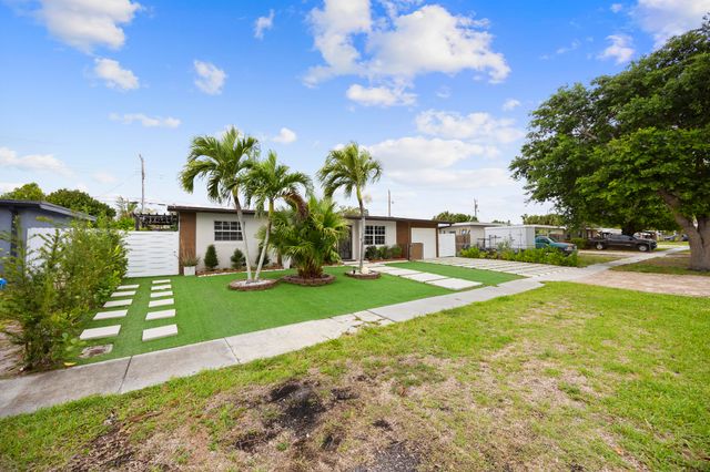 1895 Violet Avenue, West Palm Beach, FL 33415