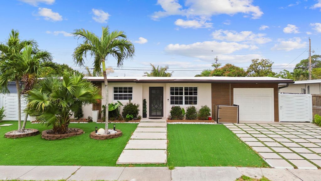 1895 Violet Avenue, West Palm Beach, FL 33415