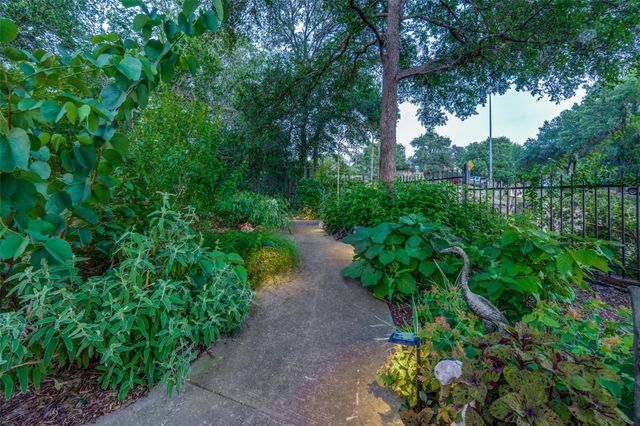 1754 N Bishop ST, San Marcos, TX 78666