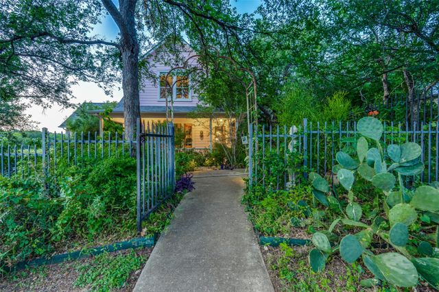 1754 N Bishop ST, San Marcos, TX 78666